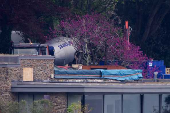 24 April 2020 - 10-22-41 
Nor that is a colour clash. An orange digger jib doesn't not go alongside that beautiful bush. Step away from the tree.
----------------------
Kingswear construction